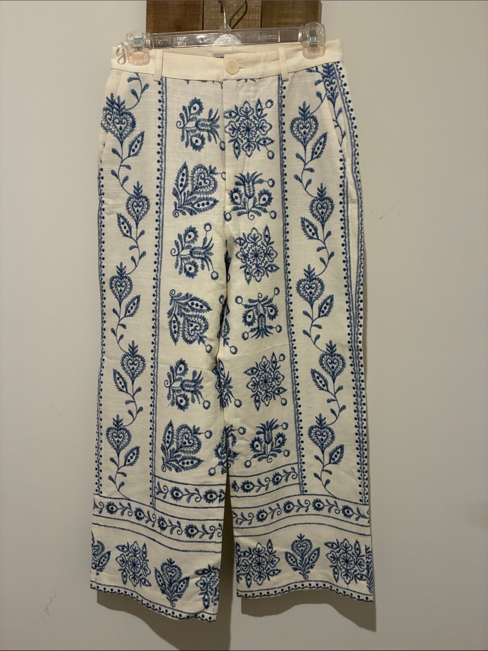 Zara Cream Wide-Leg Capris with Blue Floral Embroidery